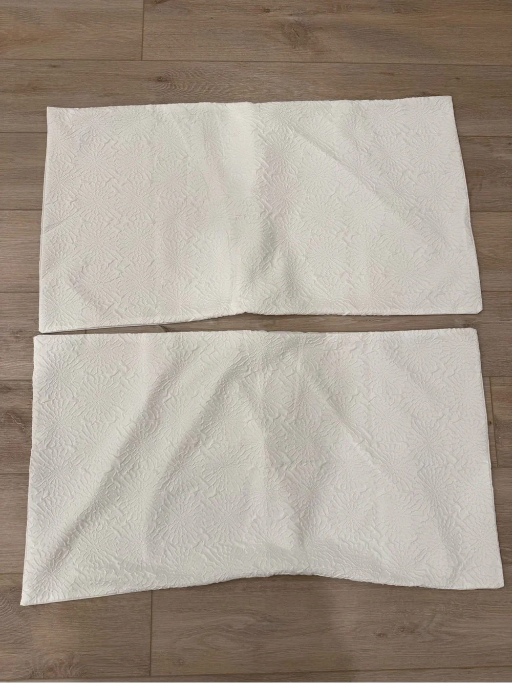 DKNY White Chrysanthemum King Duvet Cover + 2 King Shams